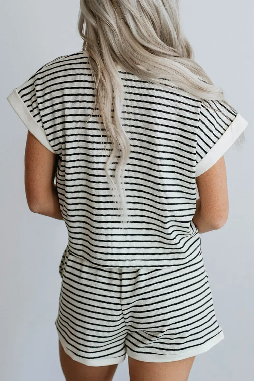 Chic Lounge Outfit: 2-Piece Striped Contrast Set