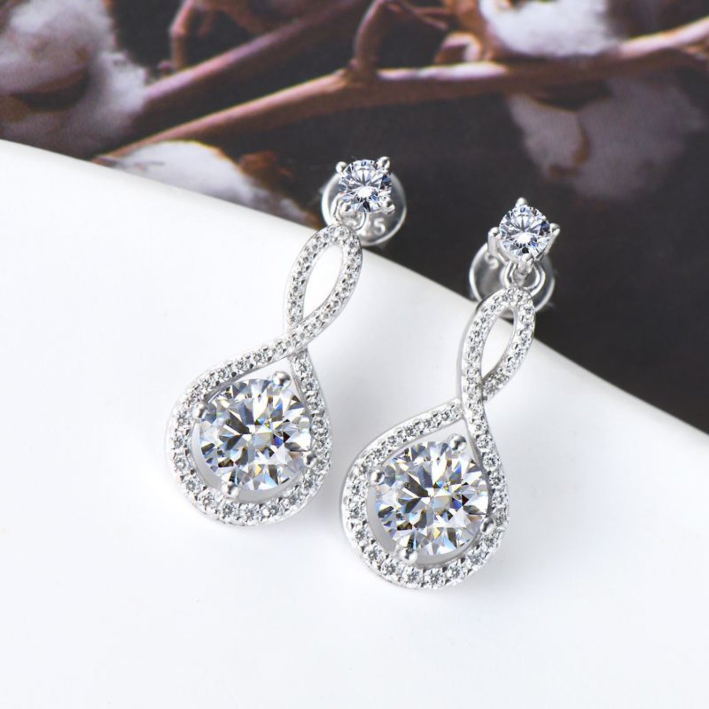 Elegant Brilliance: 1 Carat Moissanite 925 Sterling Silver Earrings