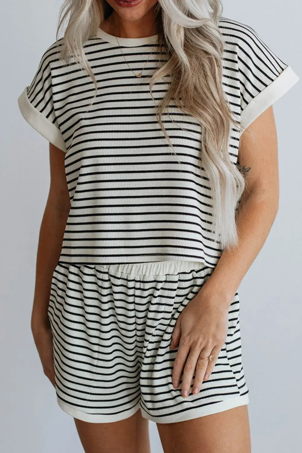 Chic Lounge Outfit: 2-Piece Striped Contrast Set