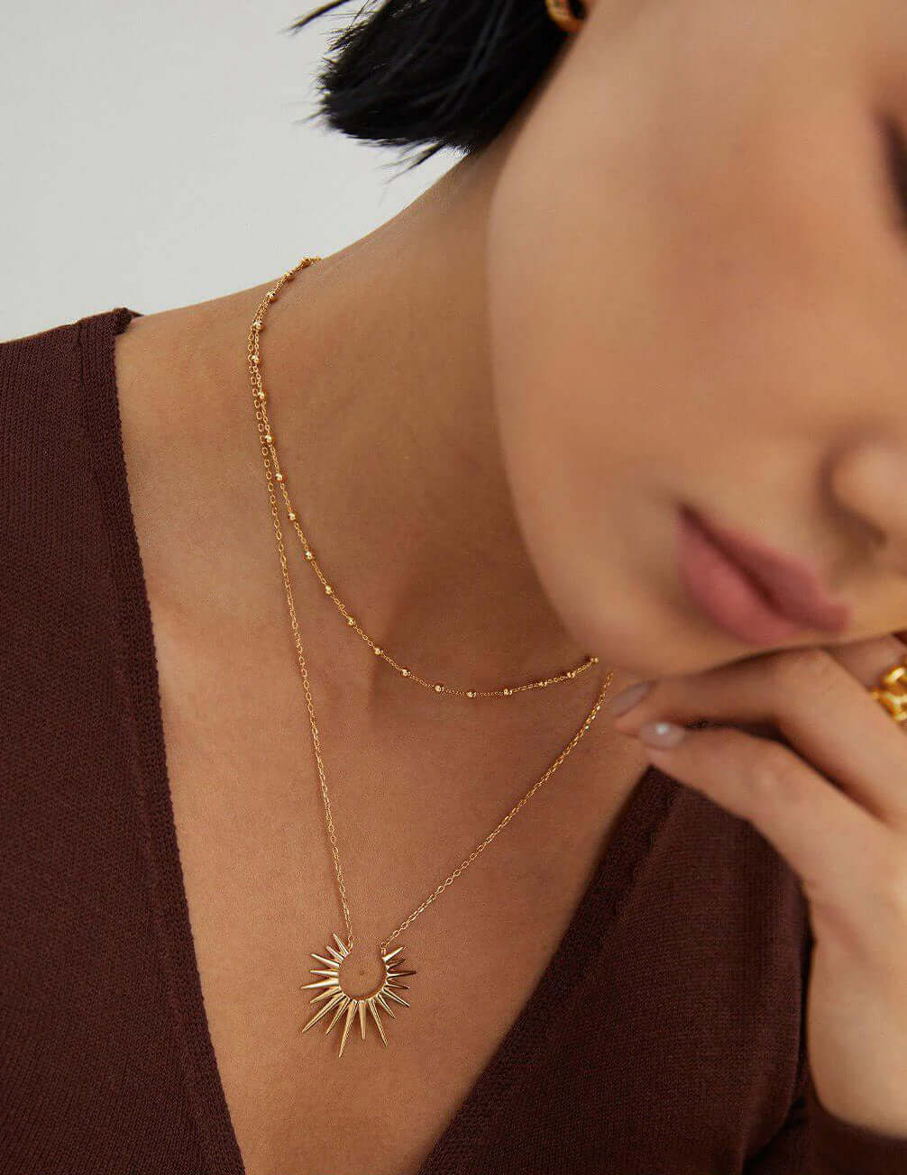 Eternal Light: Luminous Starburst Pendant Necklace