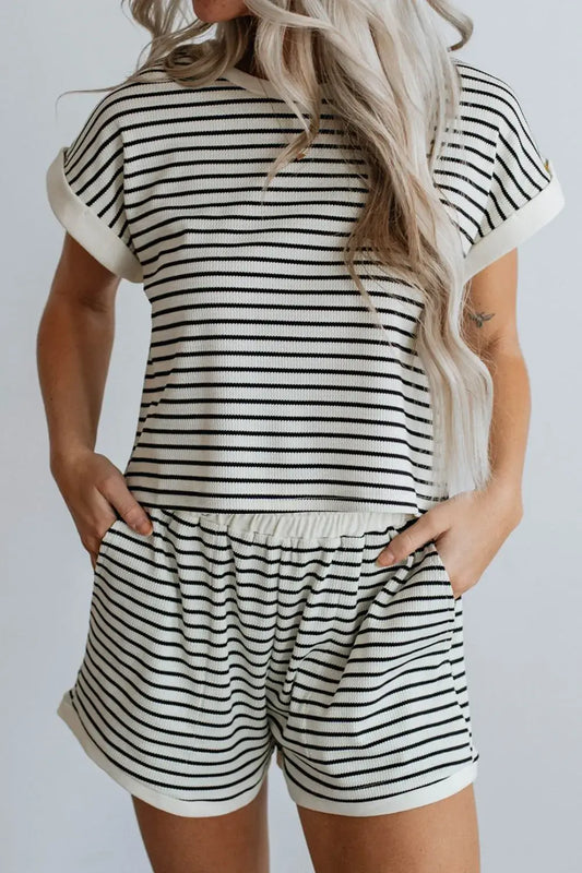 Chic Lounge Outfit: 2-Piece Striped Contrast Set