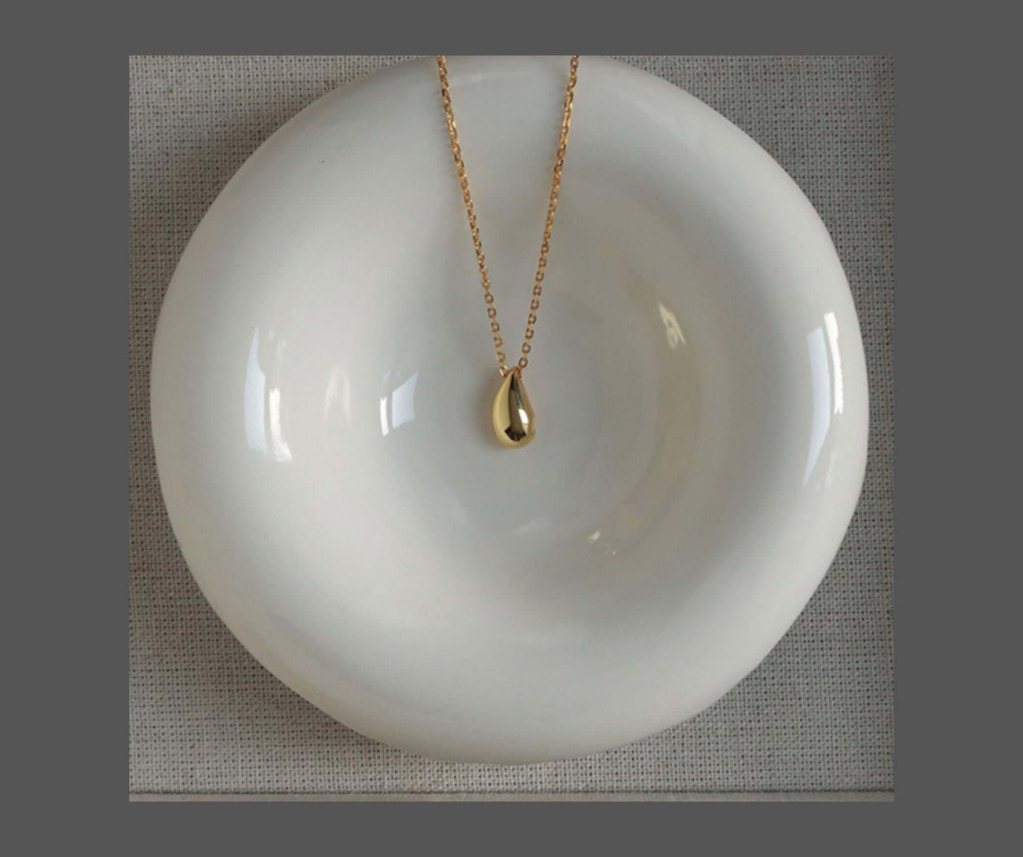 Classic Teardrop Necklace in 18K Gold-Plated Steel