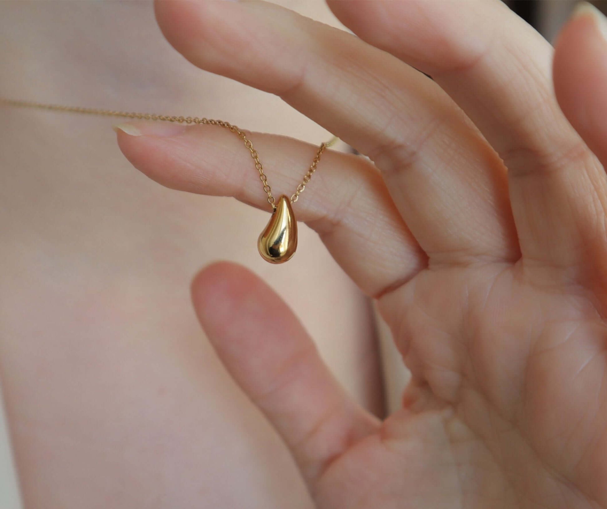 Classic Teardrop Necklace in 18K Gold-Plated Steel