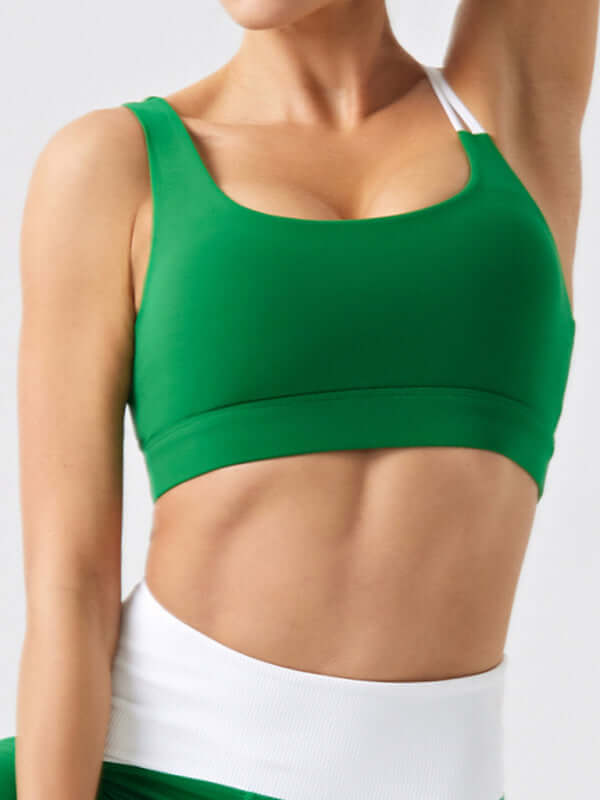 Sleek Support Yoga Vest with Contrast Trim & Chest Pad