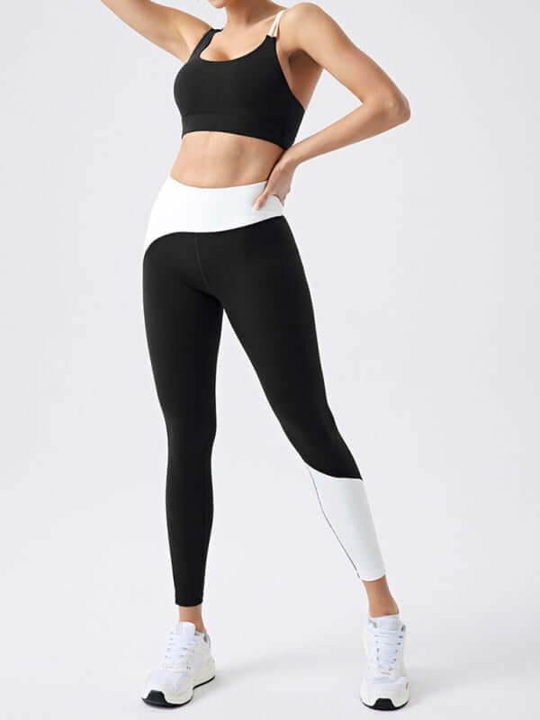 Sleek Support Yoga Vest with Contrast Trim & Chest Pad
